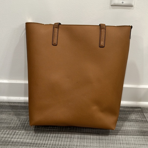 AUTHENTIC MICHAELS KORS TOTE - Picture 4 of 8